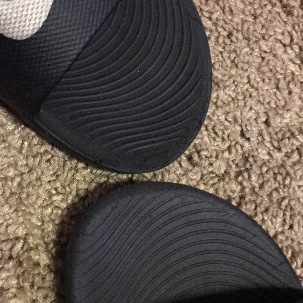 Nike Slides - Picture 2 of 4